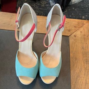 Brand new Boutique 9 turquoise platform heels